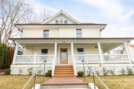 Downtown Luxury Farmhouse Apartment #4 West Dundee Esterno foto