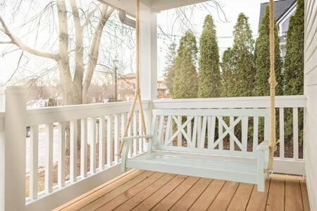 Downtown Luxury Farmhouse Apartment #4 West Dundee Esterno foto