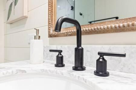 Downtown Luxury Farmhouse Apartment #4 West Dundee Esterno foto