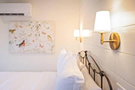 Downtown Luxury Farmhouse Apartment #4 West Dundee Esterno foto