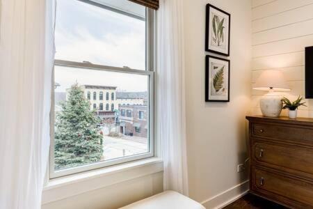 Downtown Luxury Farmhouse Apartment #4 West Dundee Esterno foto