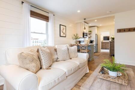 Downtown Luxury Farmhouse Apartment #4 West Dundee Esterno foto
