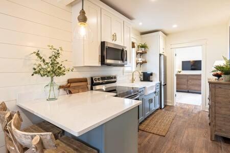 Downtown Luxury Farmhouse Apartment #4 West Dundee Esterno foto