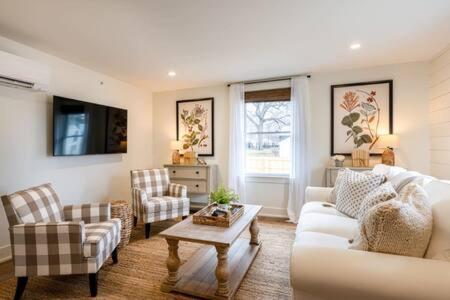 Downtown Luxury Farmhouse Apartment #4 West Dundee Esterno foto