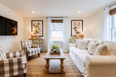 Downtown Luxury Farmhouse Apartment #4 West Dundee Esterno foto